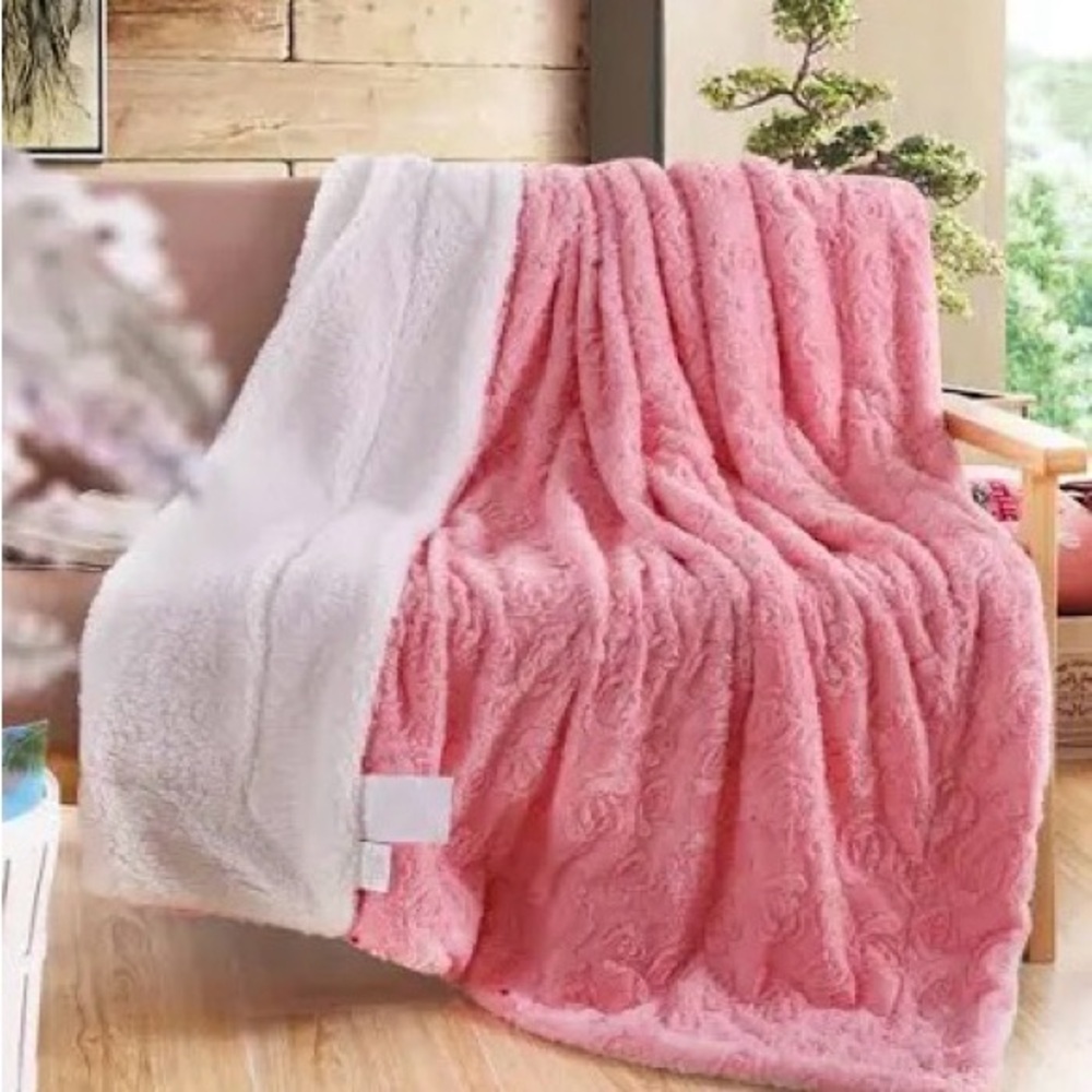 Luxurious Pink and White Sherpa Throw Blanket